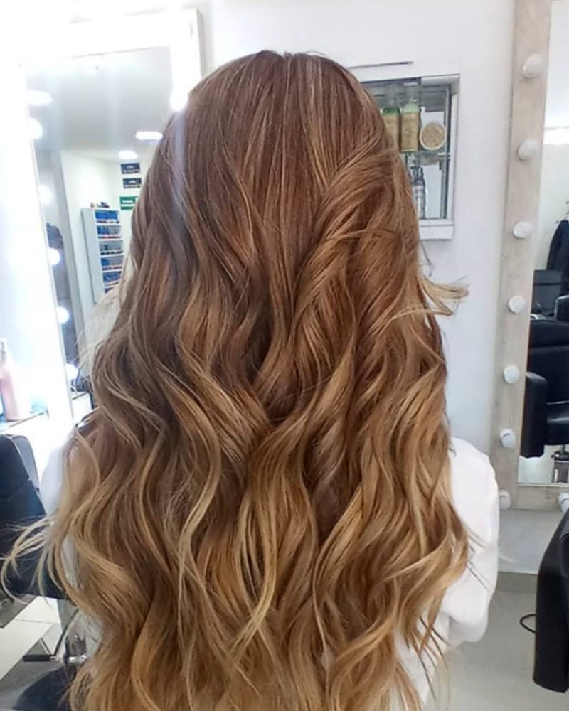 Cobrizo en cabello largo